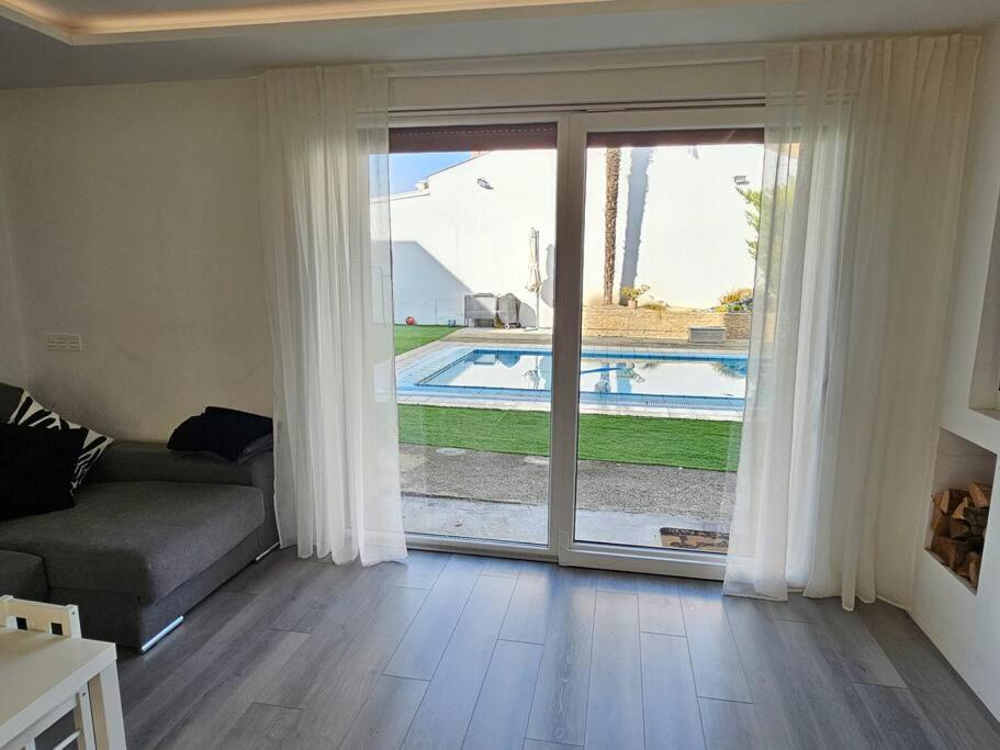 Descanso Urbano Pamplona Mutilva Alta Exteriör bild